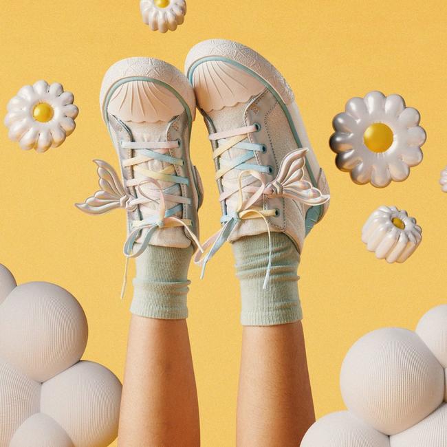 Girls feet wearing Foxing Wish Canvas boots