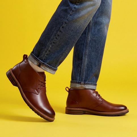 Aldwin 2 Chukka men's boot in tan leather, side view | Shop Aldwin 2 Chukka