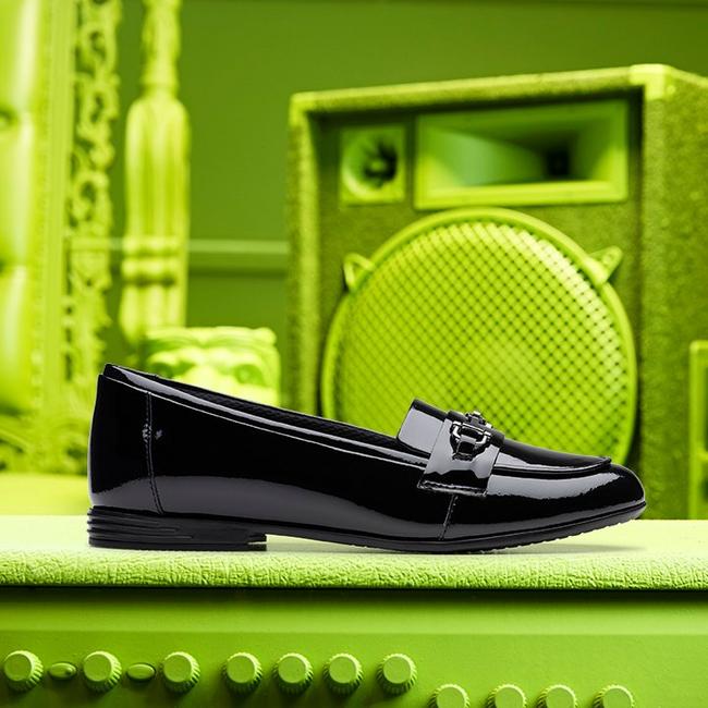 Clarks girls Finja Loafer school shoes.