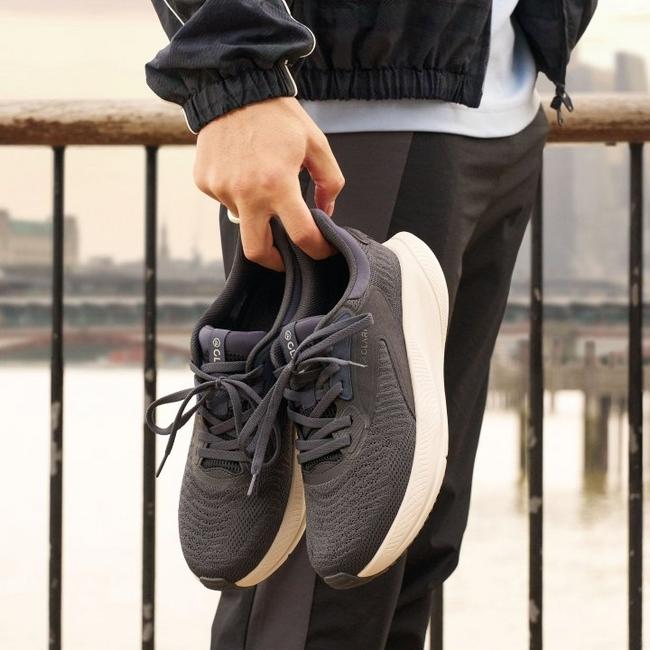 Clarks men's Pace Move navy trainers.