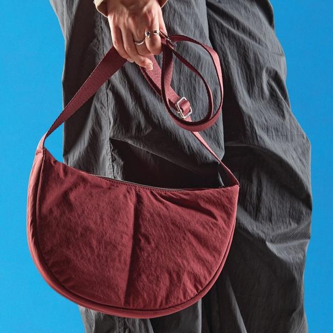 Clarks women's burgundy Bay Slingbag.