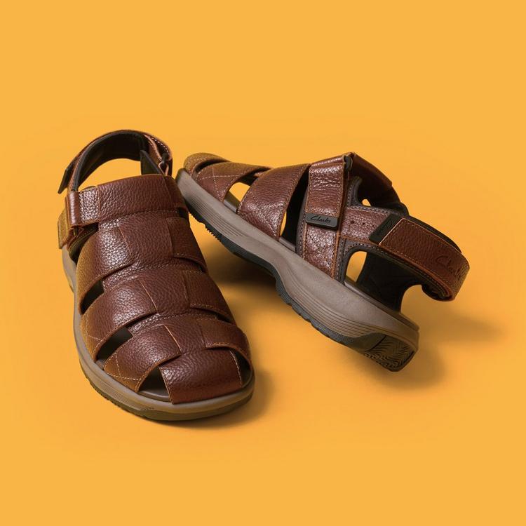 Clarks men's Ebford Lace brown leather boat shoes.