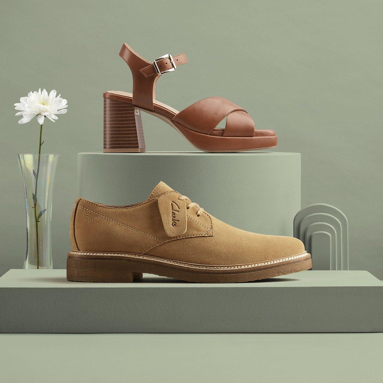 Sandales Clarks Argentées à Motifs - Tongs Cuir Femme Pointure 39, Occasion