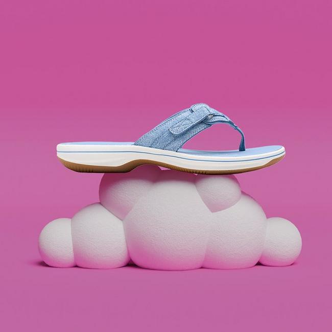 Clarks Cloudsteppers Brinkley Sea sandals.