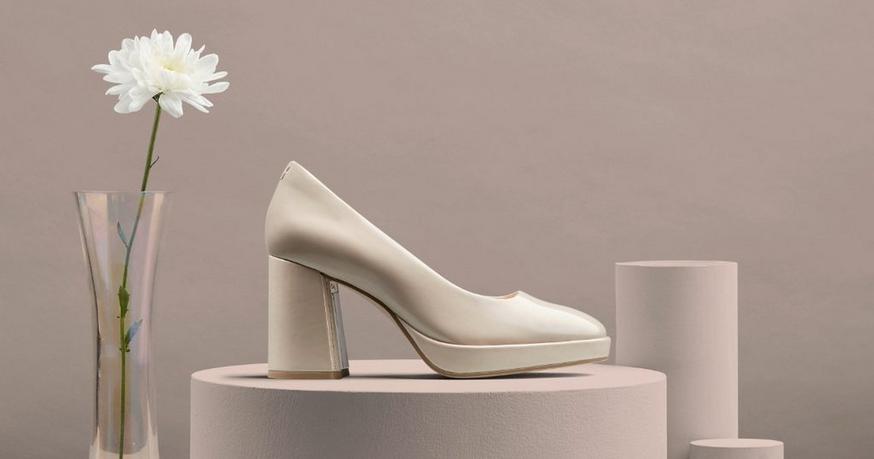 Womens closed-toe pumps