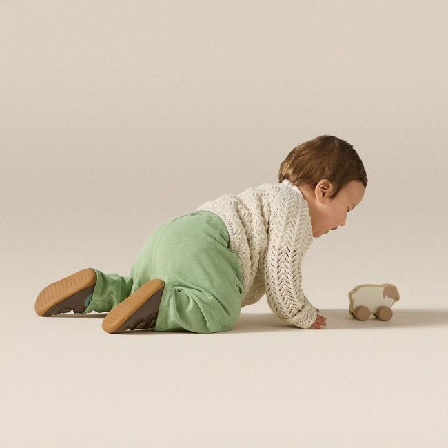 baby crawling