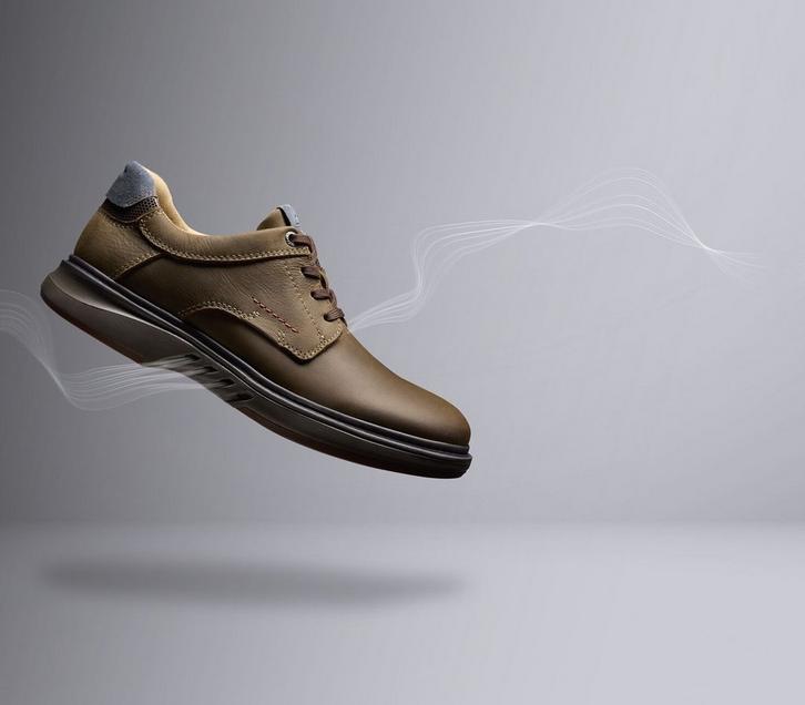 Side view of a Clarks Un Briley Pace on a grey background