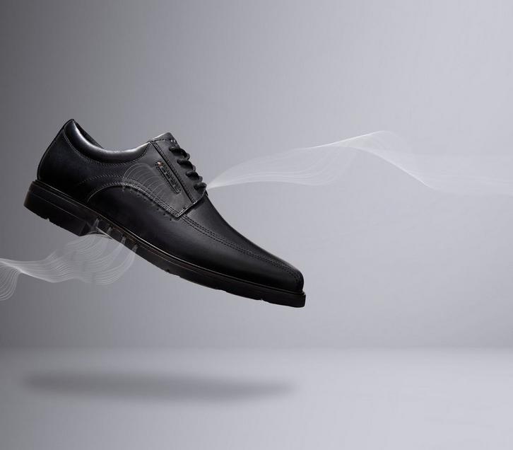 Side view of a Clarks UnKendrick on a grey background