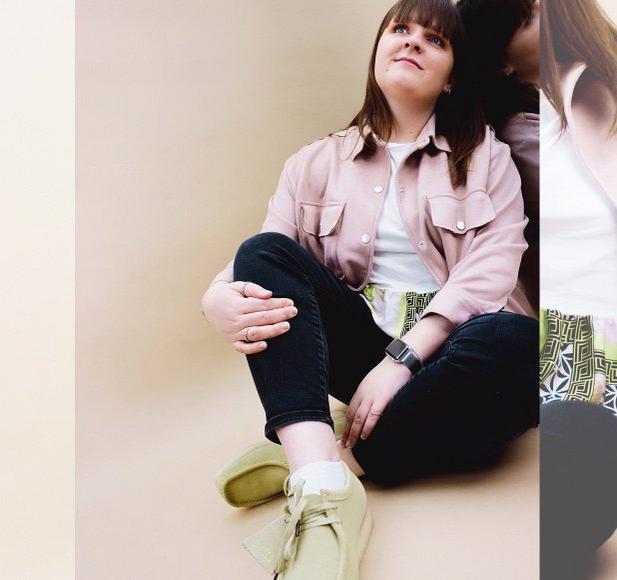 Ellie portant les Maple Wallabees
