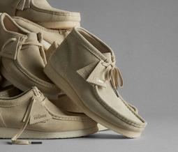 Une pile de porte-clés Clarks Originals | MAGASINER LES Wallabees
