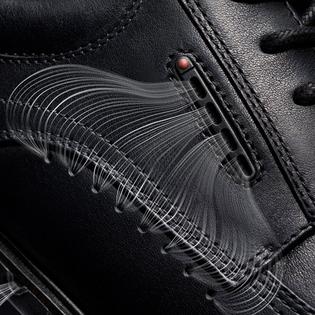 Close-up of black shoe Un Kendrick Way’s side, with graphic of air flowing through ventilation holes and side vent