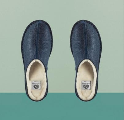 Close-up shot of women’s navy clog-inspired fabric slippers, Step Flow Clog