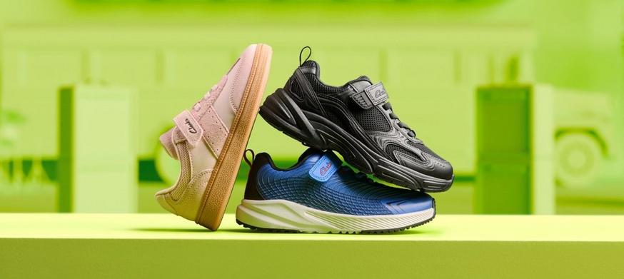 Clarks Plimsolls in Black