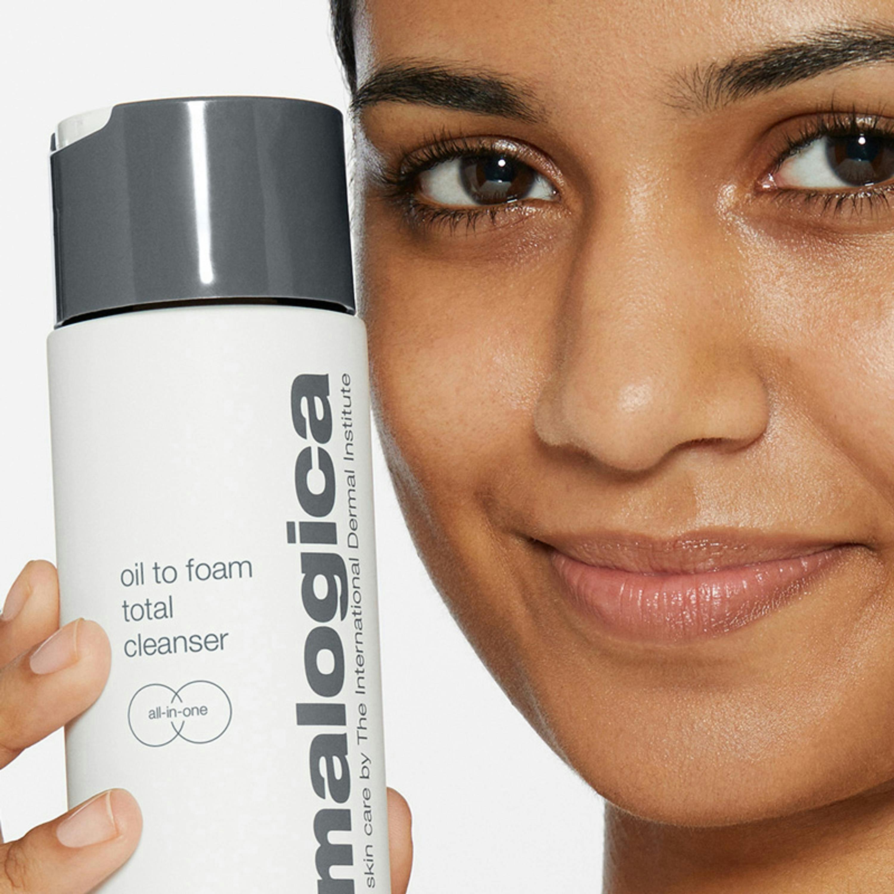 Dermalogica Oil to Foam Cleanser 250 ml Single , view 2 of 6