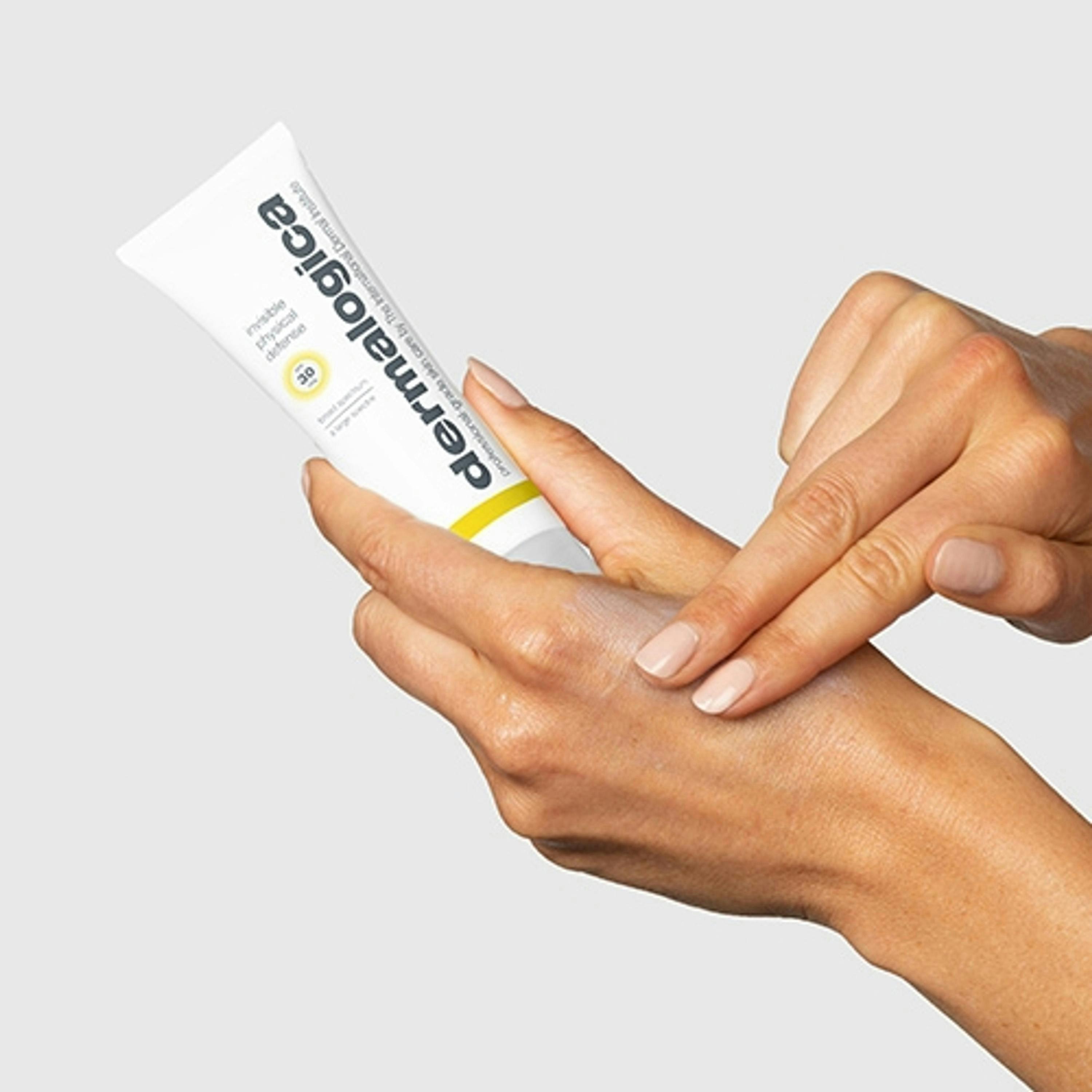 Dermalogica Invisible Physical Defense Sunscreen 50 ml Single , view 2 of 3