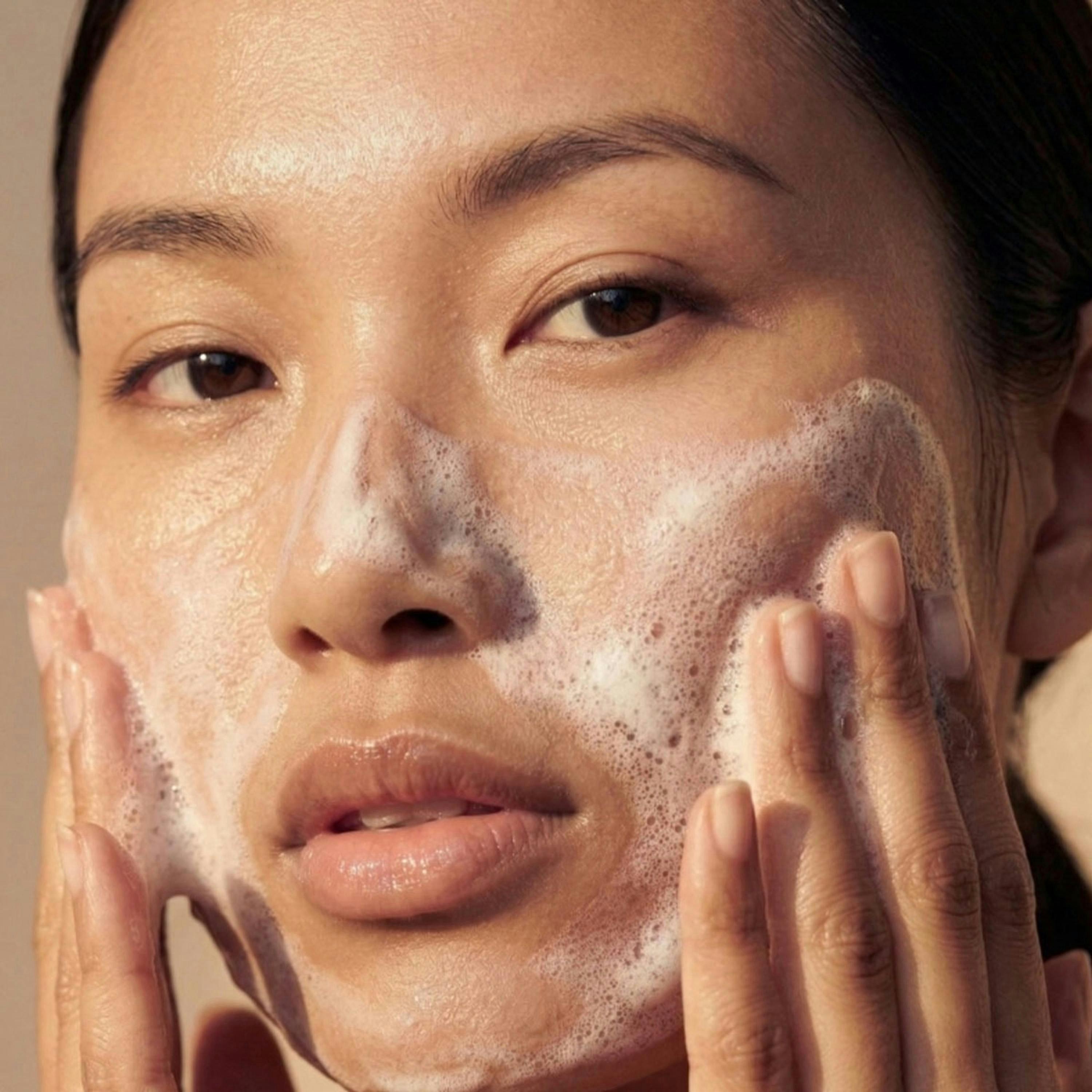 Hollywood Browzer Facial Cleansing Pads - Black Duo , view 2 of 3