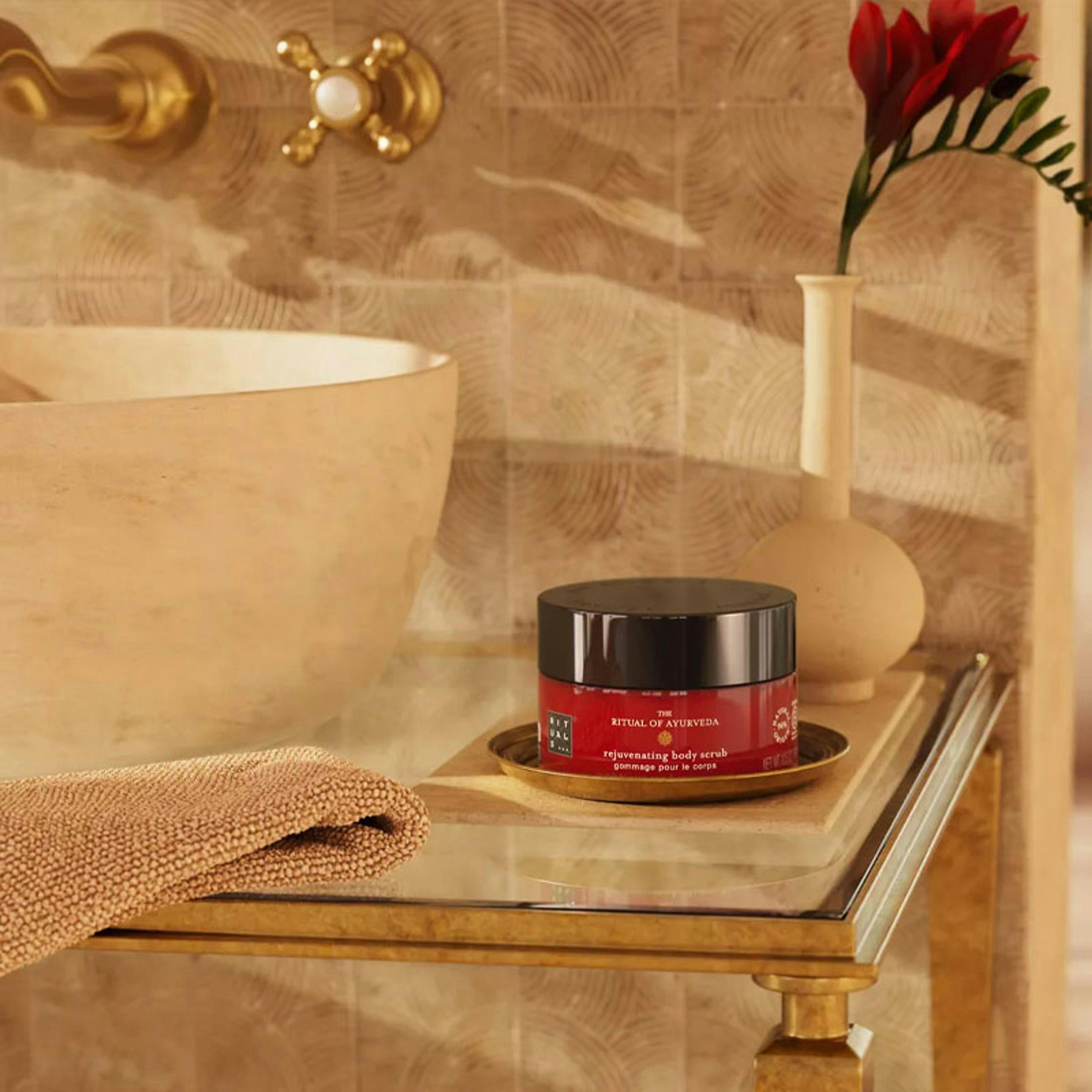 Rituals The Ritual Of Ayurveda Rejuvenating Body Scrub 300 g Single , view 3 of 3