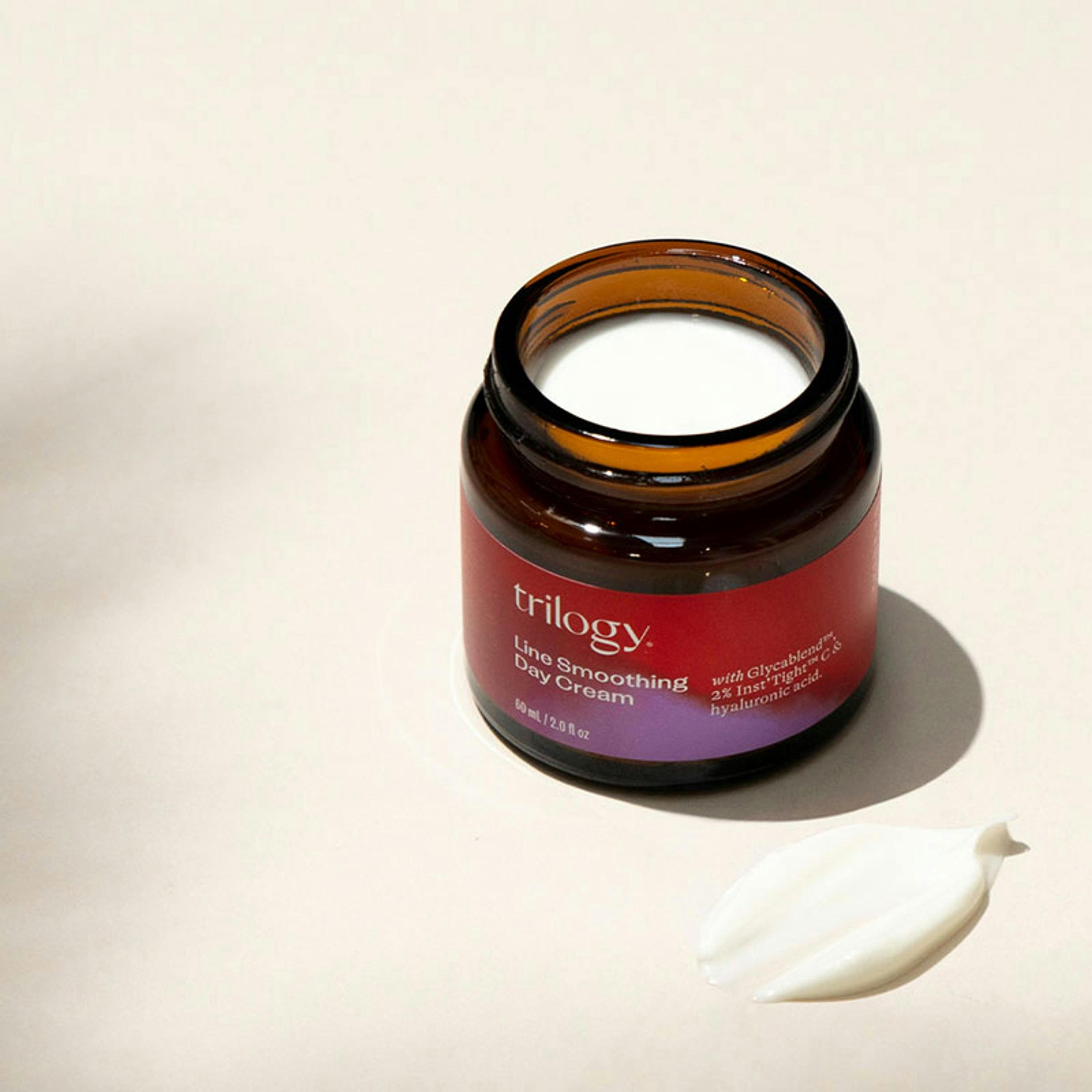 Trilogy Line Smoothing Day Cream 60 ml Single , view 3 of 5