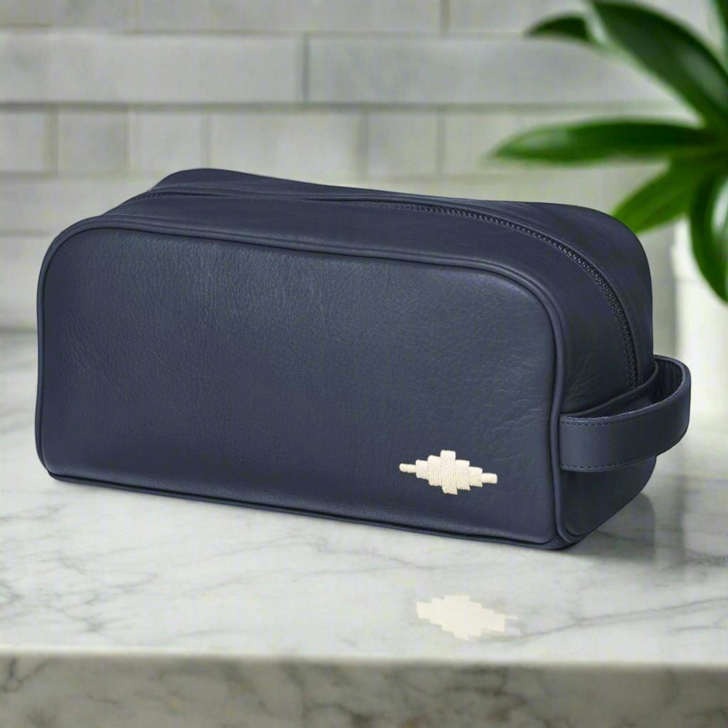 Hombre washbag - navy leather , view 2 of 3