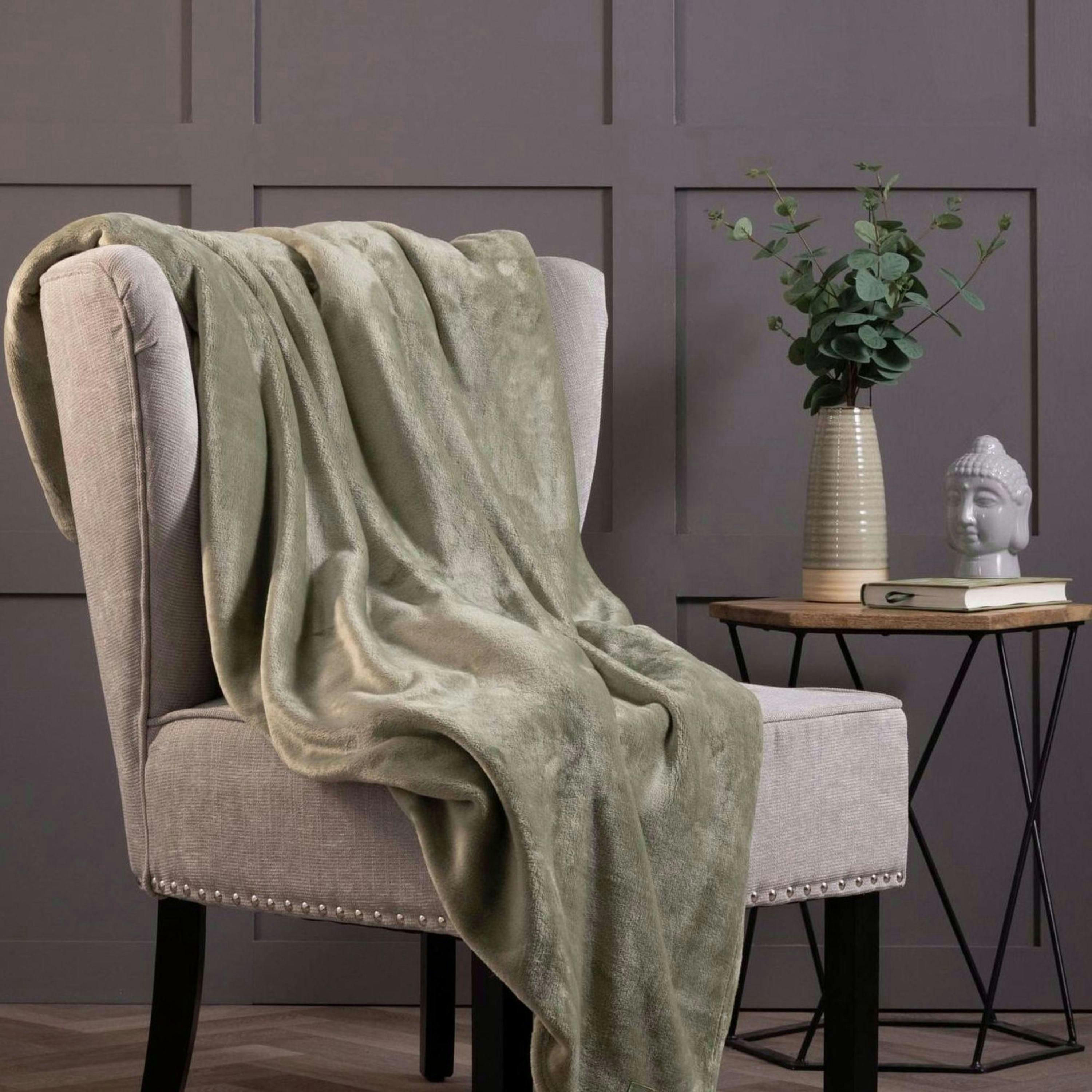 Extra Soft Warm Large Luxury Thermal Fleece Throw Blanket - 180 x 200 cm , view 3 of 5