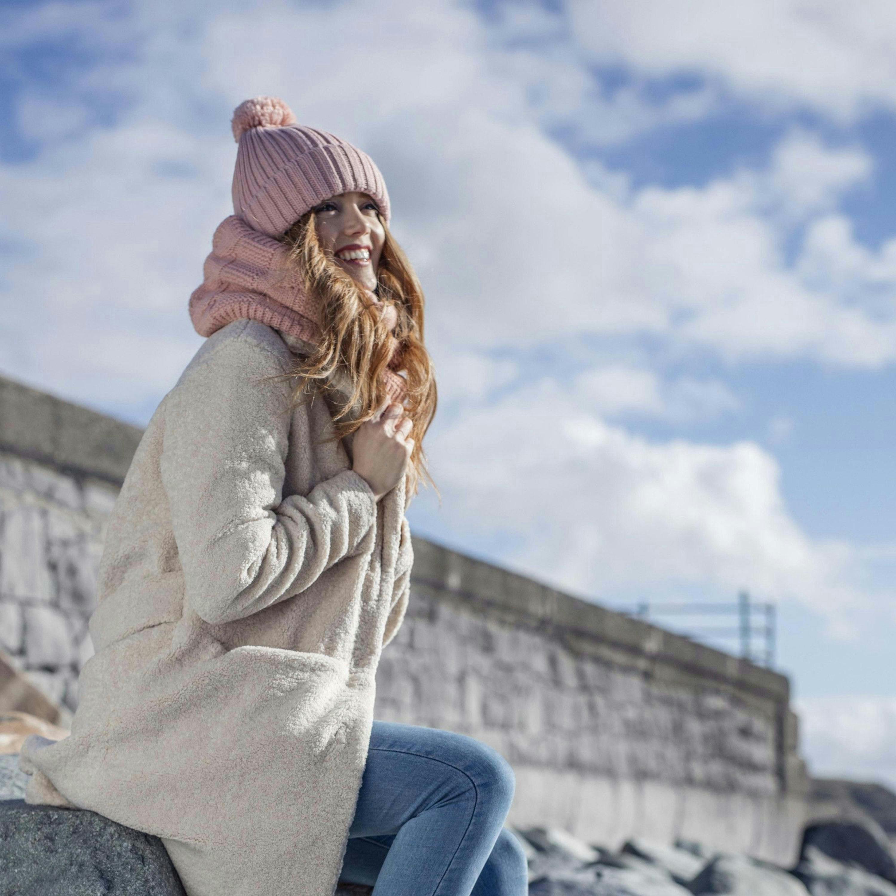 Ladies Ribbed Cuffed Thermal Insulated Winter Pom Pom Bobble Hat , view 3 of 5