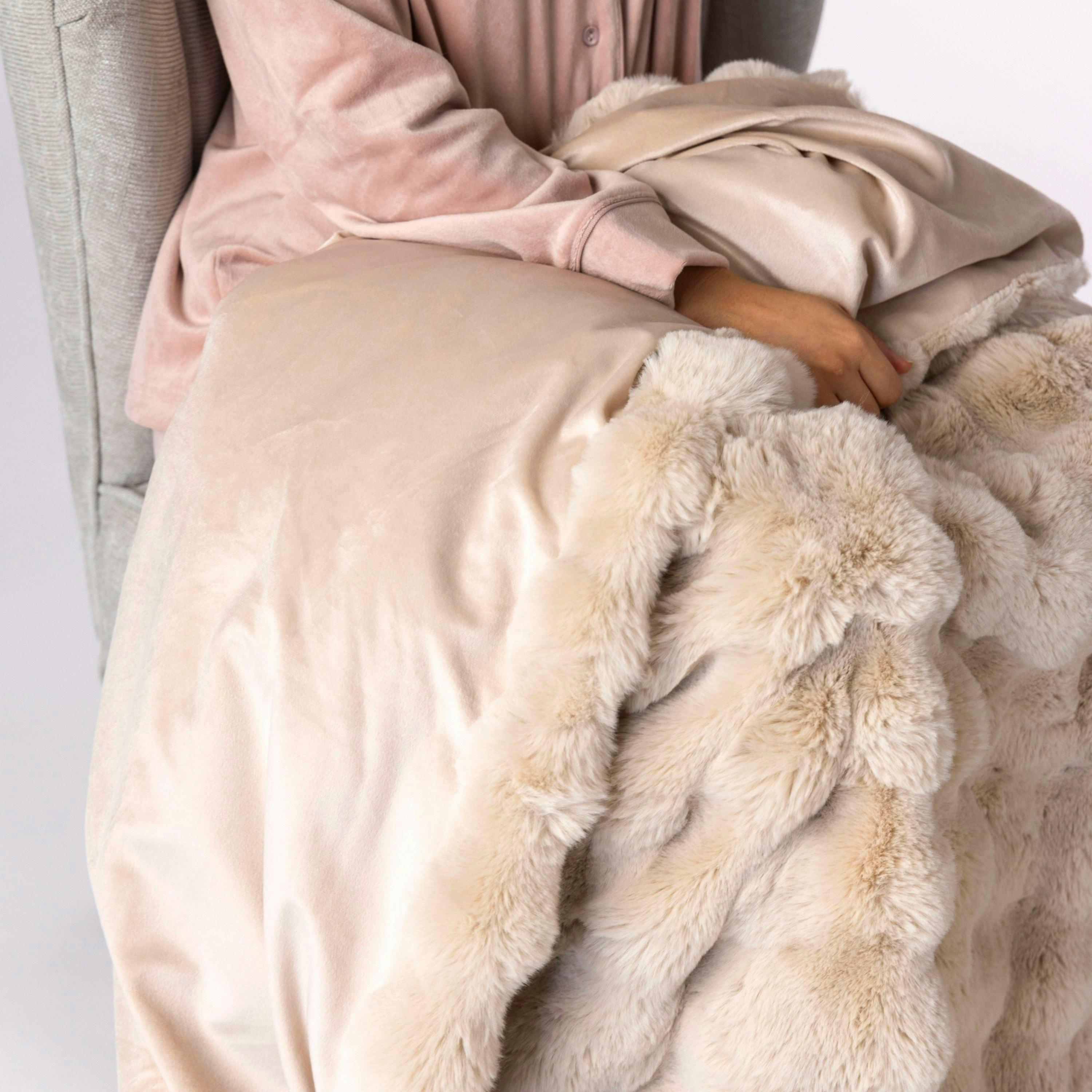 Faux Fur Blanket Extra Soft Cosy Thermal Large Blanket 140x160cm , view 5 of 5