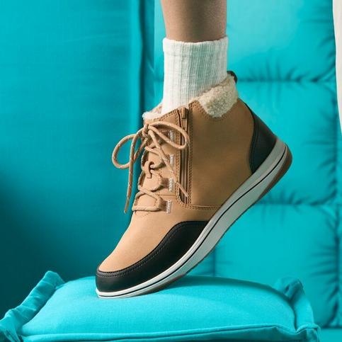 Botte Breeze Moss pour femmes conçue pour un confort quotidien et un style polyvalent. Cloudsteppers™ Magasinez maintenant.