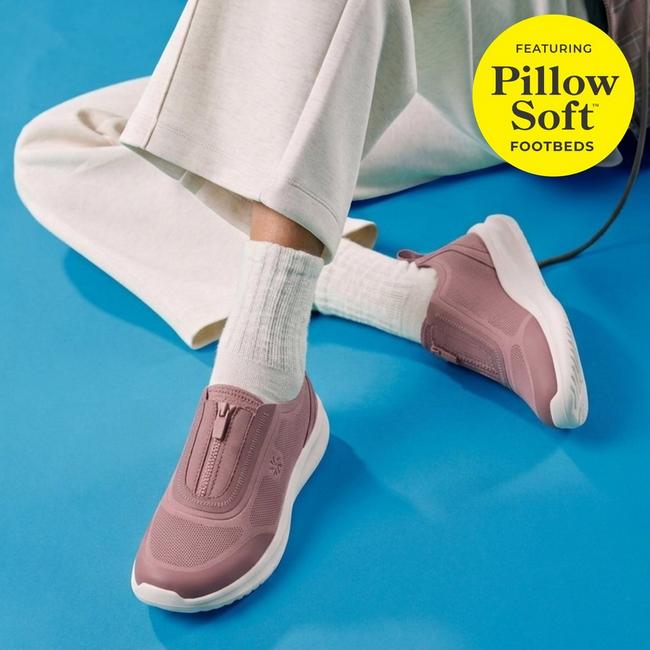 Solevana Bay in Dusty Pink Featuring PillowSoft Footbeds