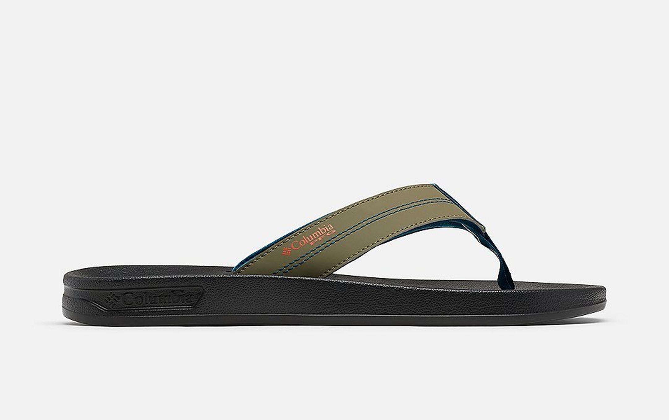 Product shot of Columbia Sportswear’s Men’s PFG Slack Tidal Ray shoe set against a white background.