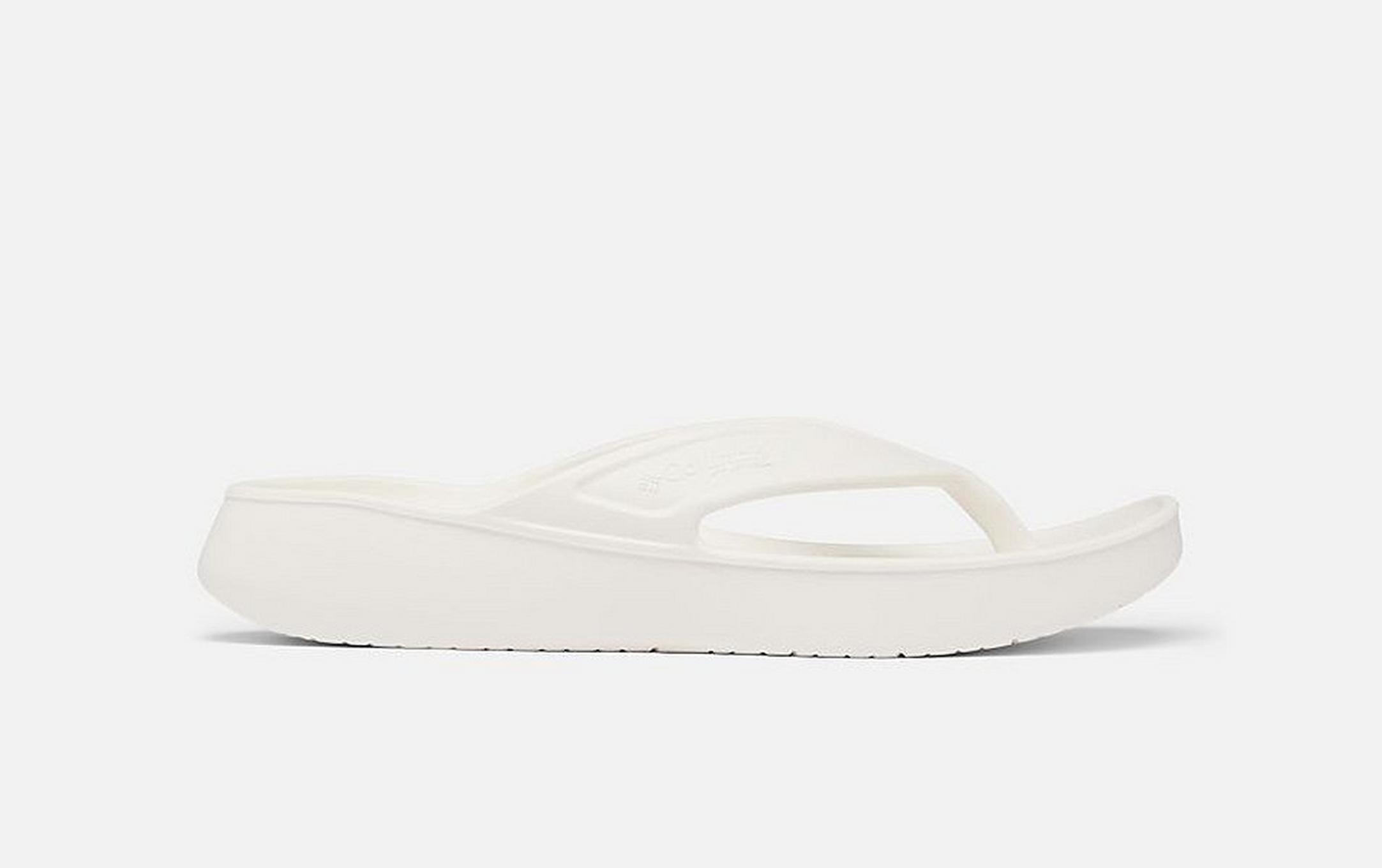 Product shot of Columbia Sportswear’s Women's PFG Tidal Ray shoe set against a white background.