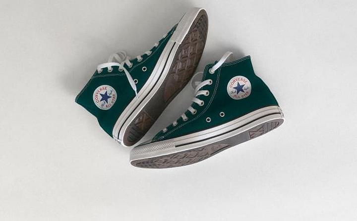 M_Converse_08-06-26_GBL_Seasonal-Color-Steely-Pine_Nav_Womens