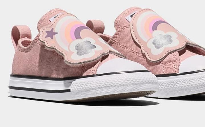 M_Converse_10-15-26_GBL_Chuck-Refresh_Nav_Kids_Easy-On-Off