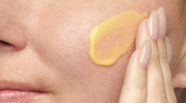 Person applying The Ordinary serum to face