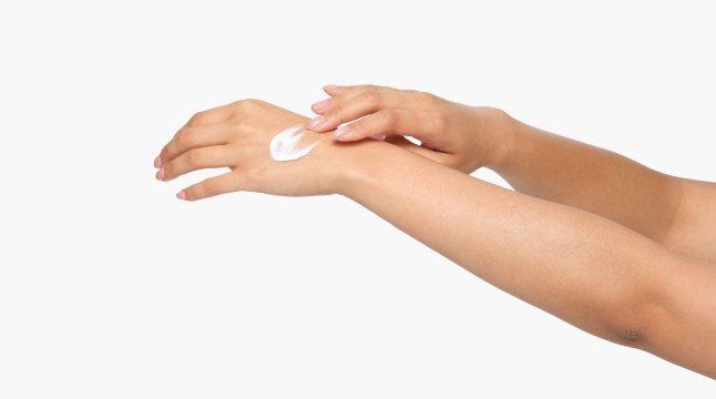 Person applying The Ordinary Niacinamide 5% Face & Body Emulsion to hand