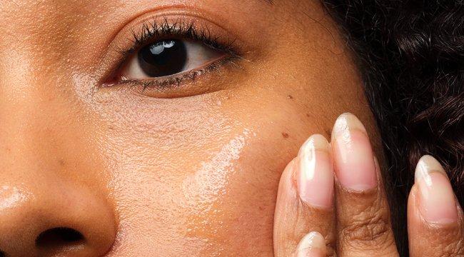 Person applying The Ordinary Niacinamide 10% + Zinc 1% swatch serum on face