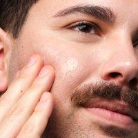 Person applying The Ordinary Niacinamide 10% + Zinc 1% serum