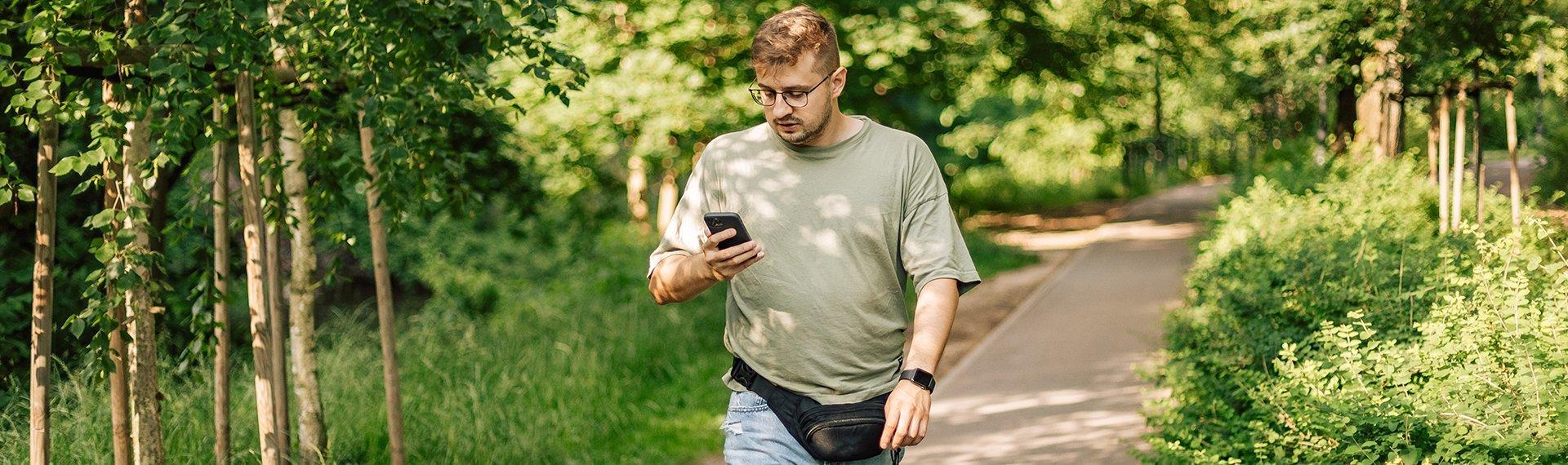 Dexcom g7 helps a man out for a bike ride regulate his glucose by showing him where his glucose is and where it's headed. 