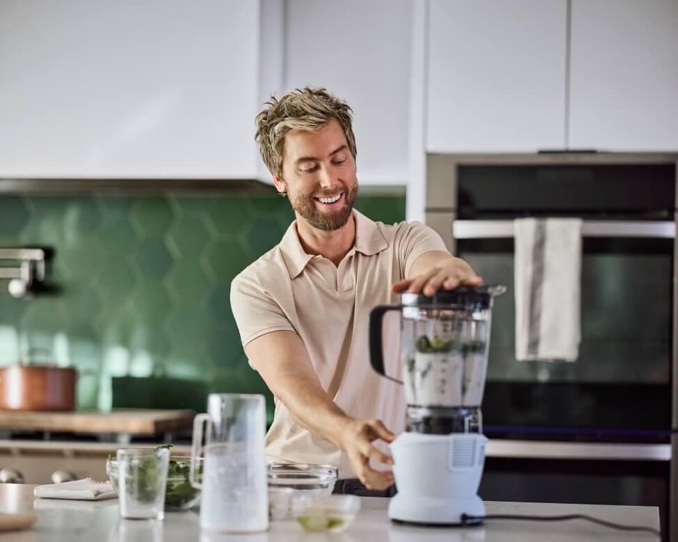 Lance Bass using a blender