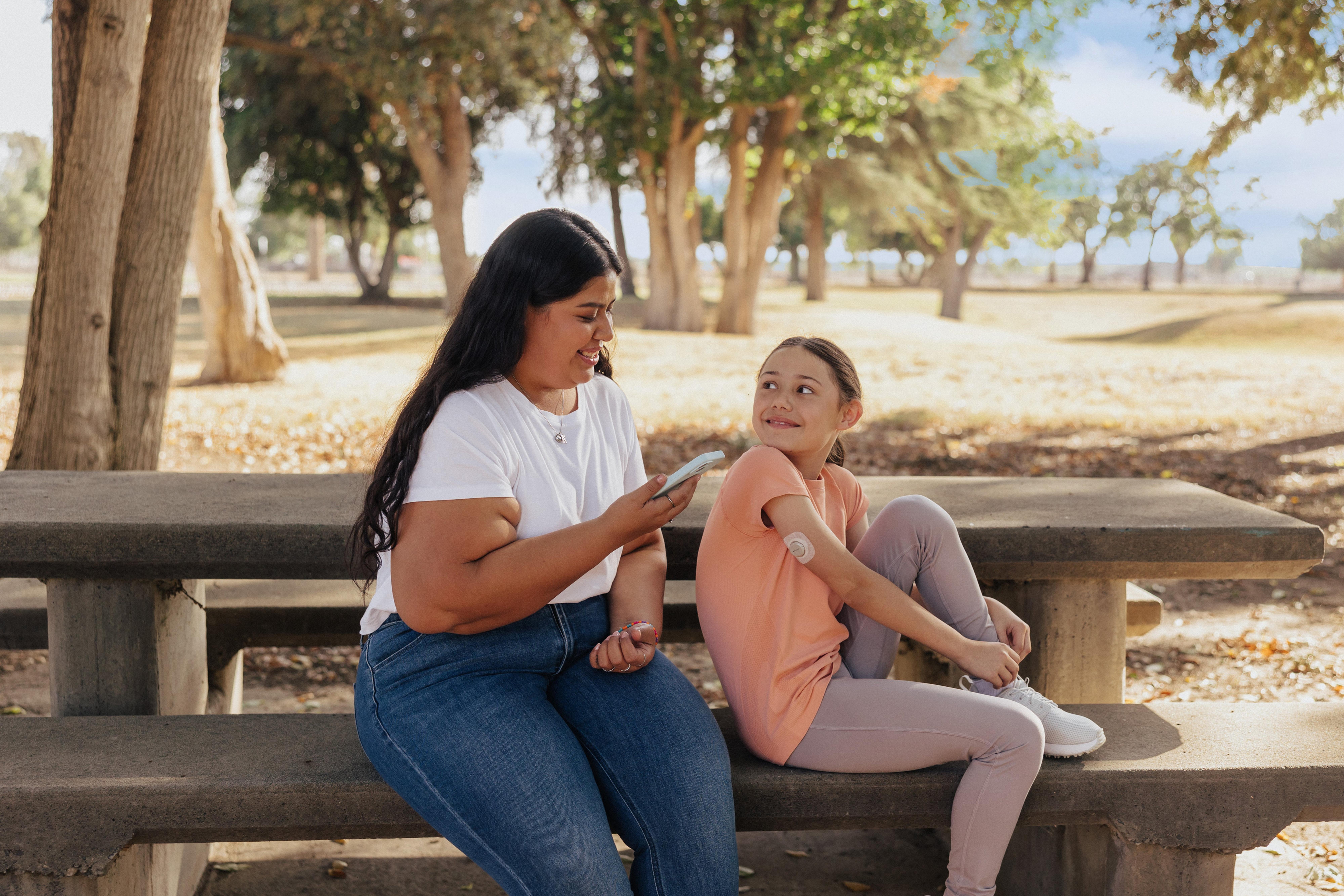 Follow app screen and share screen on smart phone