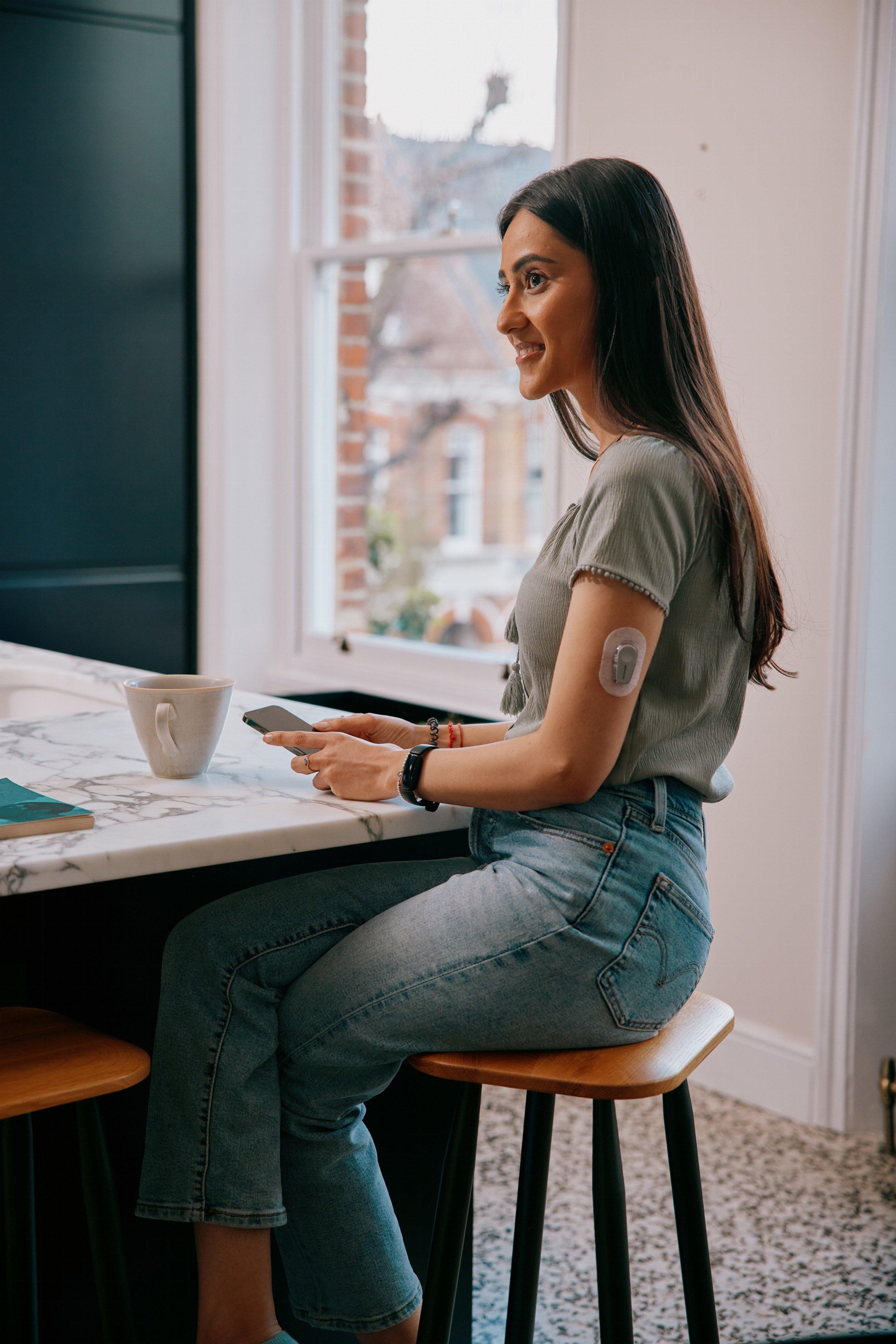 Woman with diabetes wearing the Dexcom G6