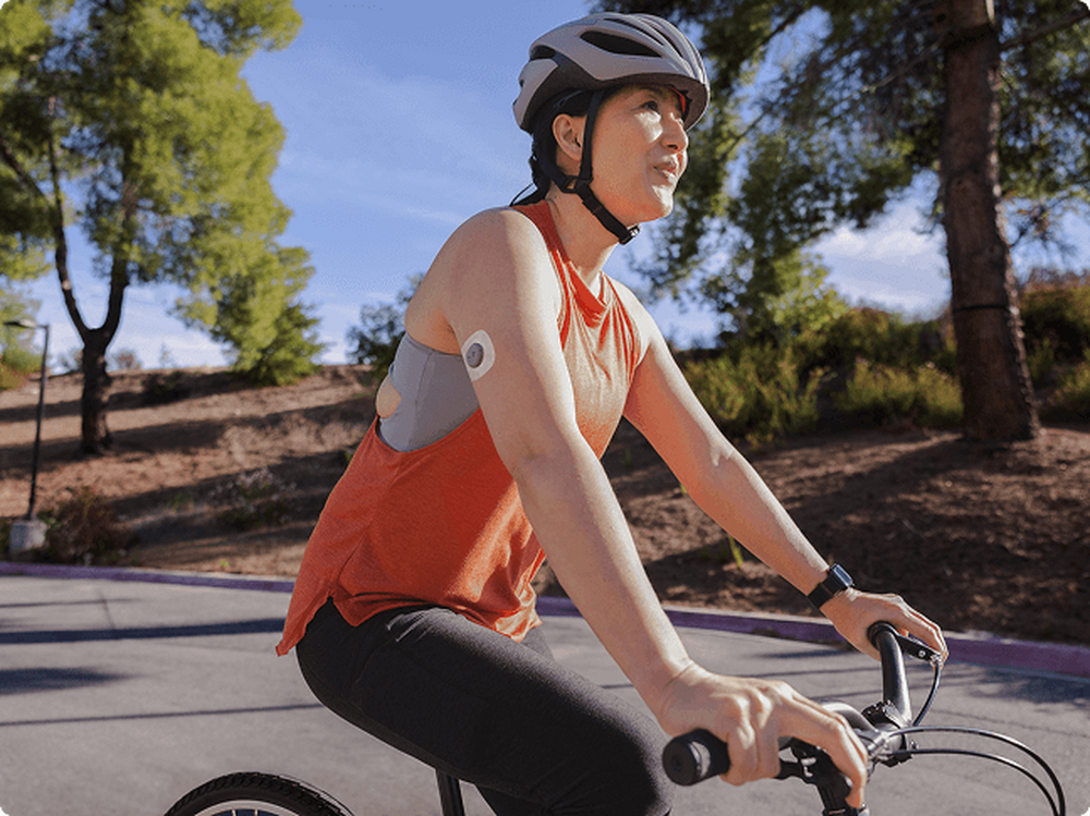 Woman riding a bike while wearing the sensor