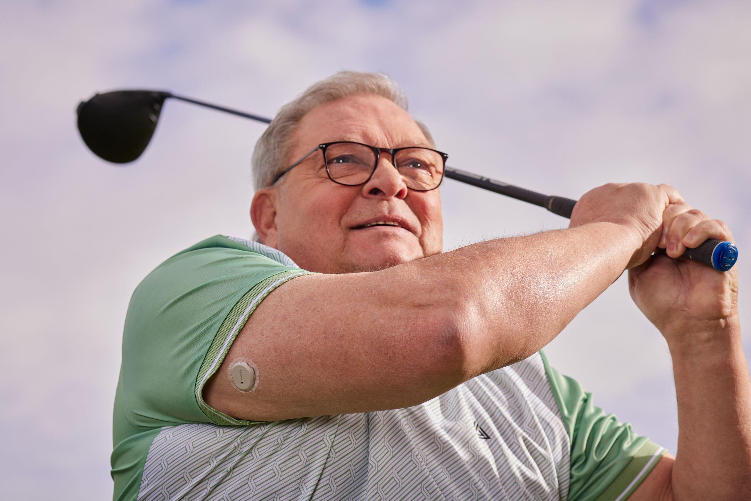 Jean-Pierre S. spēlē golfu, izmantojot Dexcom CGM sensoru