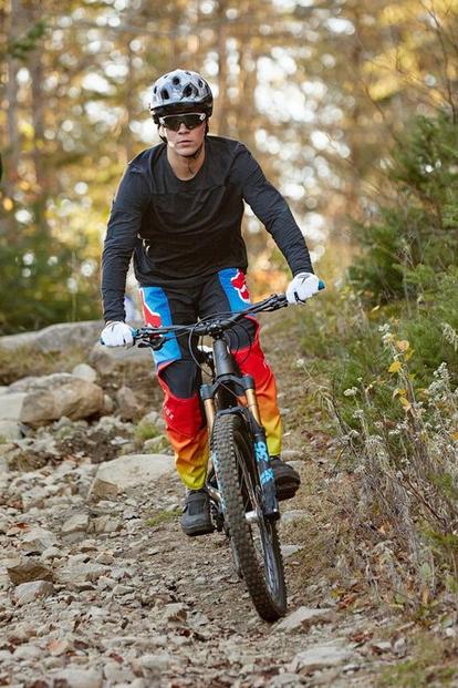 Dexcom warrior Alexandre riding a mountain bike