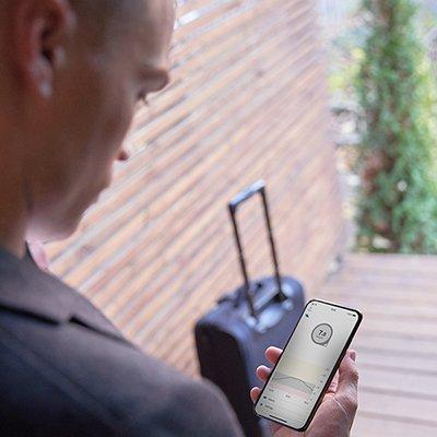 Dexcom Warrior Max Domi looking at his glucose data on the Dexcom G6 app before traveling