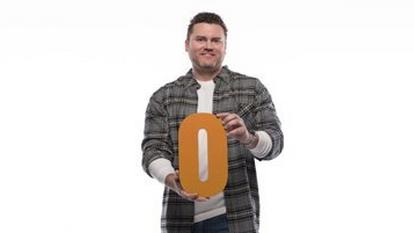 Man holding a zero
