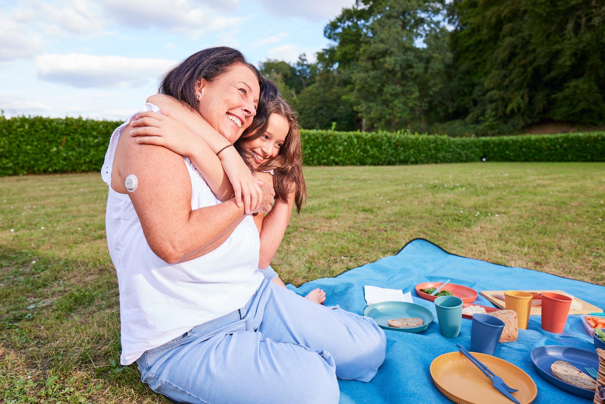 girl-hugging-woman-whos-wearing-dexcom-cgm