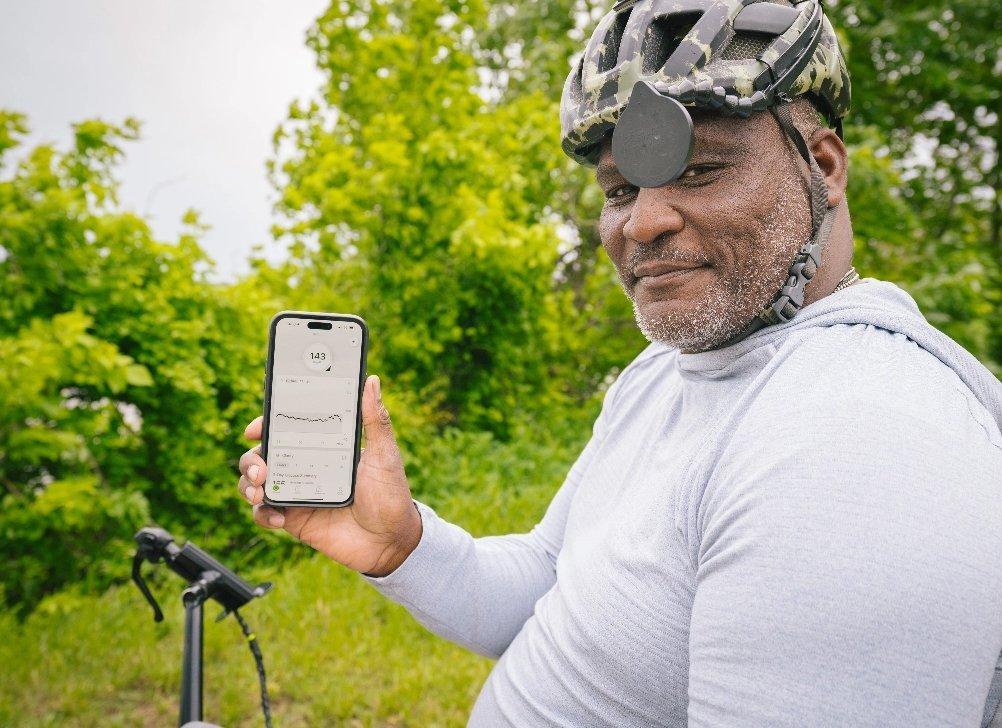 Greg G showing glucose readings on his smartphone and managing his diabetes with G6 CGM