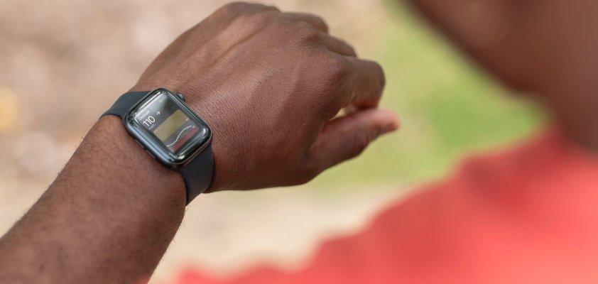 smartwatch showing glucose alert