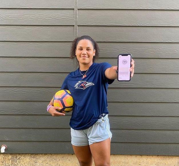 girl showing dexcom app on phone