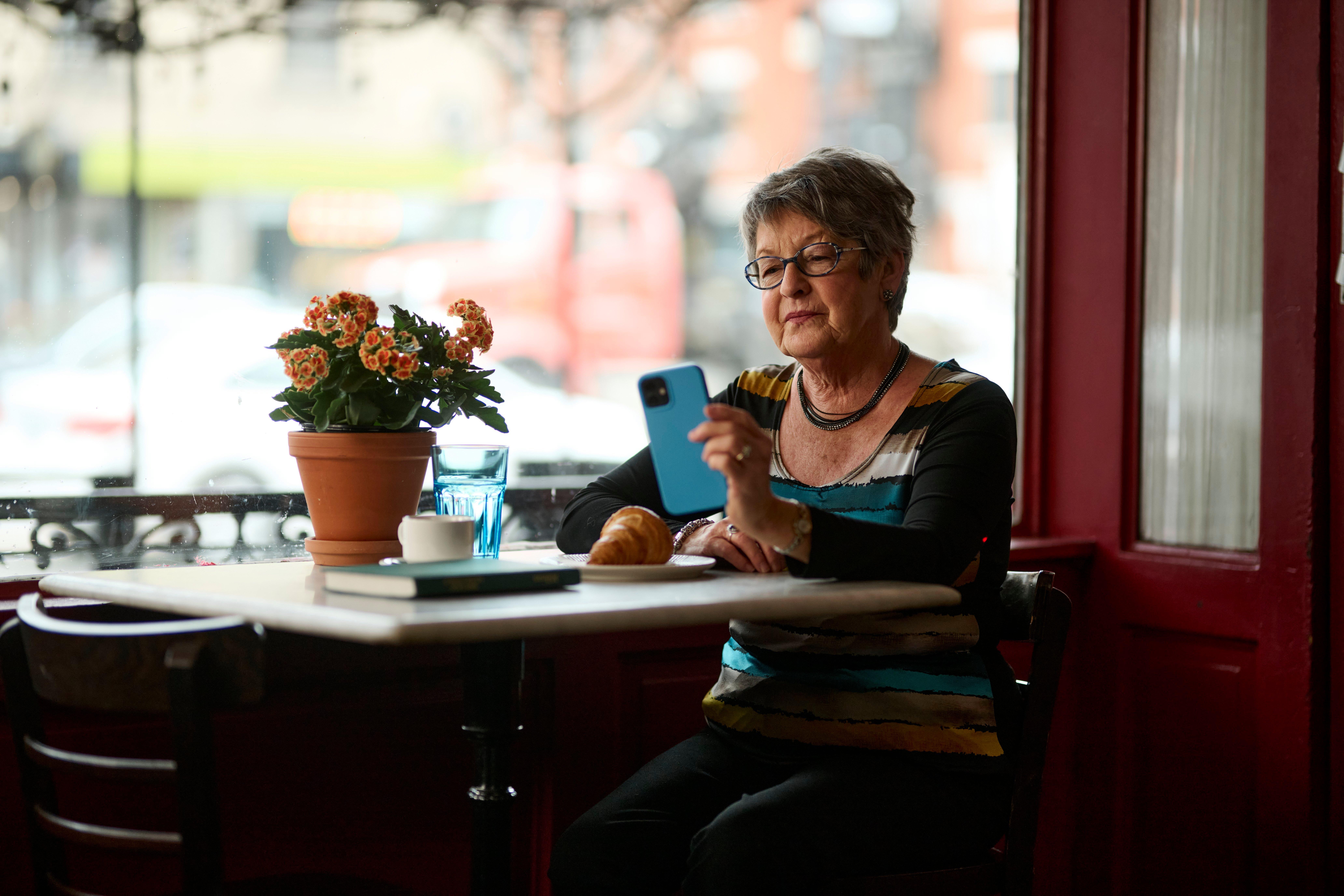 Une personne vivant avec le diabète s'inquiète de l'hypoglycémie.